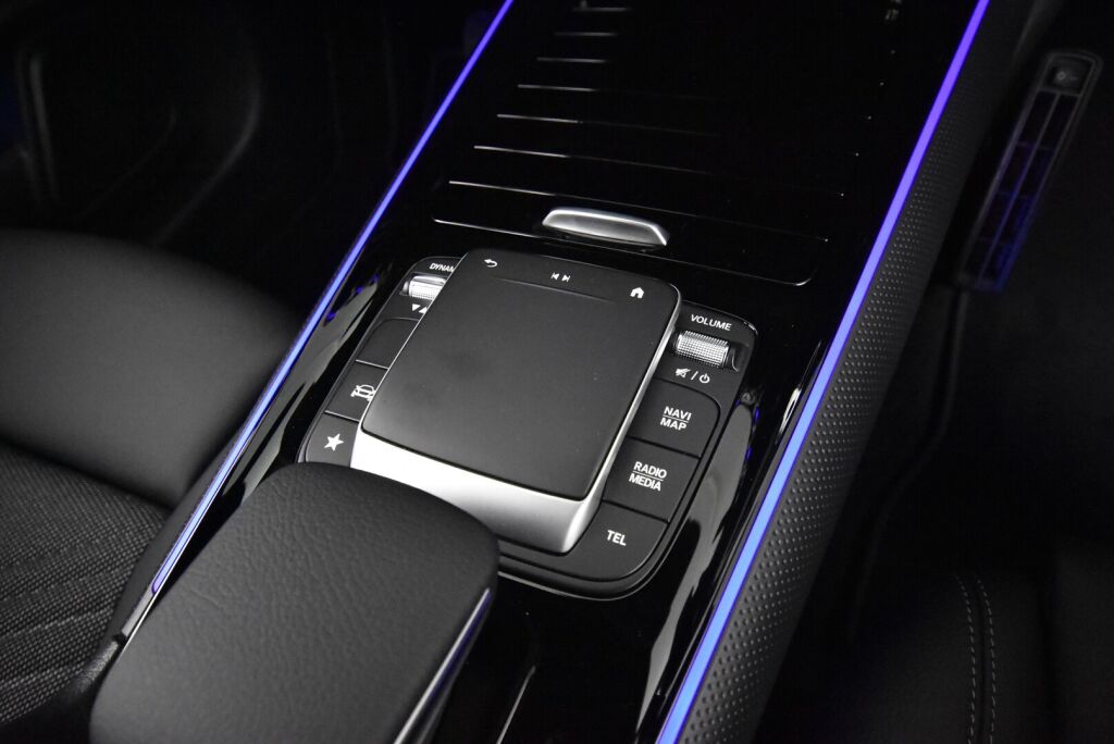 Mercedes-Benz GLB 2021 180 d A Business +Distronic, Älypuhelimen integrointi