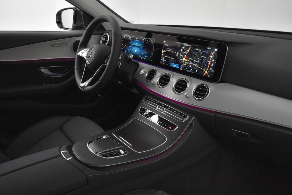 Mercedes-Benz E 2022 300 e 4Matic A Edition **Ajoavustimet, vetokoukku**