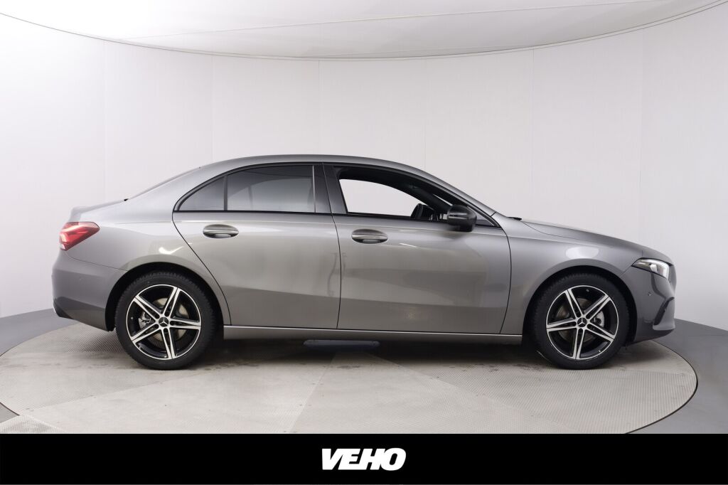 Mercedes-Benz A 2022 200 4Matic A sedan Business ** Vetokoukku, Night-paketti, isot näytöt **
