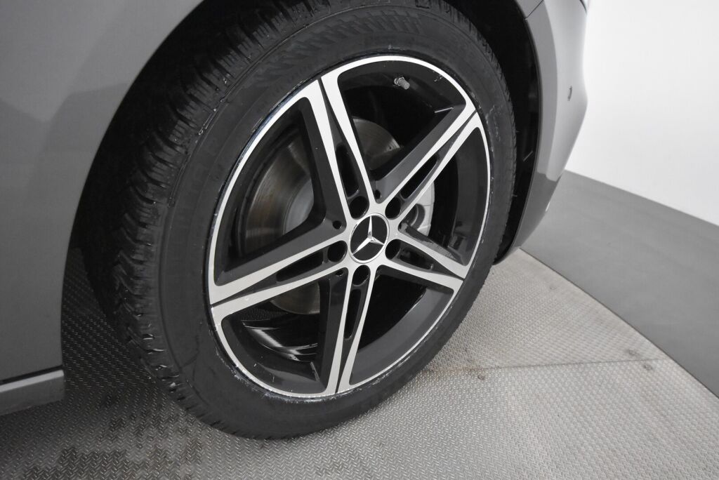 Mercedes-Benz A 2022 200 4Matic A sedan Business ** Vetokoukku, Night-paketti, isot näytöt **
