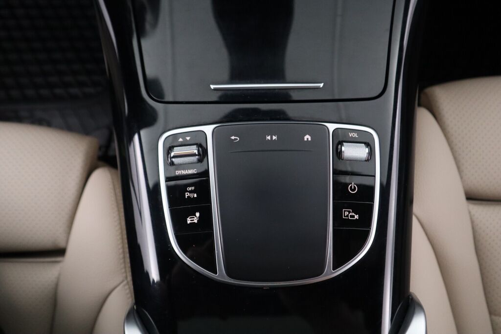 Mercedes-Benz EQC 2021 400 4Matic Edition AMG / KeylessGo / Multibeam / Vetokoukku / Lasikattoluukku / Distronic /