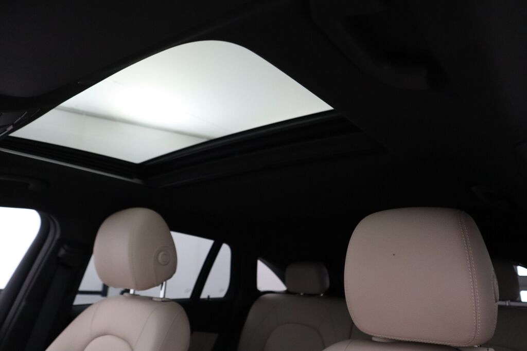 Mercedes-Benz EQC 2021 400 4Matic Edition AMG / KeylessGo / Multibeam / Vetokoukku / Lasikattoluukku / Distronic /