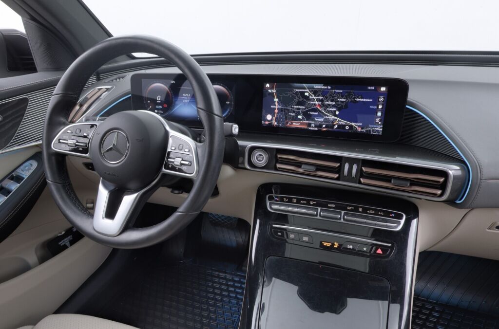 Mercedes-Benz EQC 2021 400 4Matic Edition AMG / KeylessGo / Multibeam / Vetokoukku / Lasikattoluukku / Distronic /