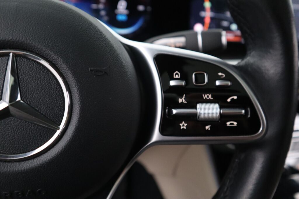 Mercedes-Benz EQC 2021 400 4Matic Edition AMG / KeylessGo / Multibeam / Vetokoukku / Lasikattoluukku / Distronic /