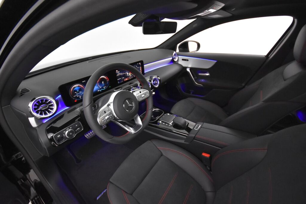 Mercedes-Benz A 2022 250 e A sedan Business AMG Edition **Panoraama, Distronic**