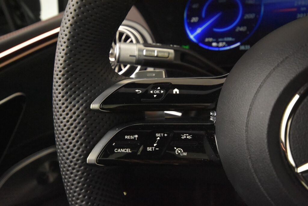 Mercedes-Benz EQS SUV 2023 580 4Matic SUV **UUTUUS NÄHTÄVÄNÄ SEKÄ AJETTAVANA HERTTONIEMESSÄ**