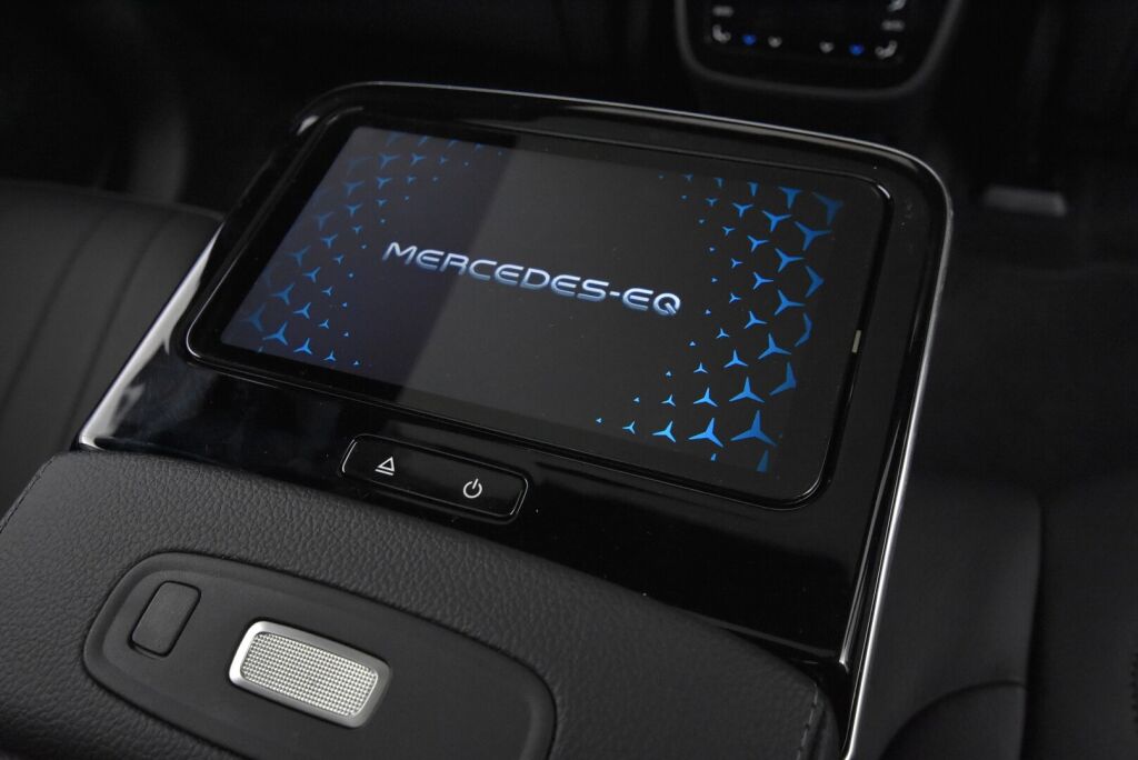 Mercedes-Benz EQS SUV 2023 580 4Matic SUV **UUTUUS NÄHTÄVÄNÄ SEKÄ AJETTAVANA HERTTONIEMESSÄ**