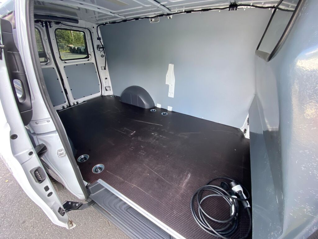 Mercedes-Benz VITO 2022 eVITO FWD-3,2/34K pitkä A3